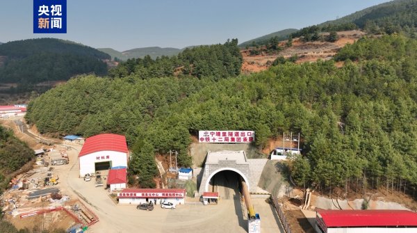 一点金 渝昆高铁宁靖里隧道贯通&#32;云南段隧道已贯通40座